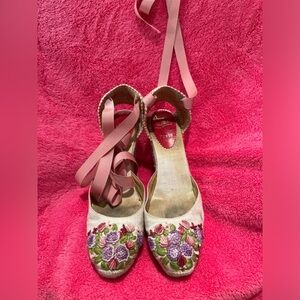 Christian Louboutin Flower Embroidered
Espadrilles 39